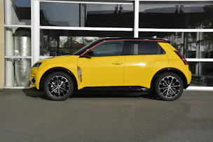 RENAULT R5 E-Tech Comfort Range iconic five