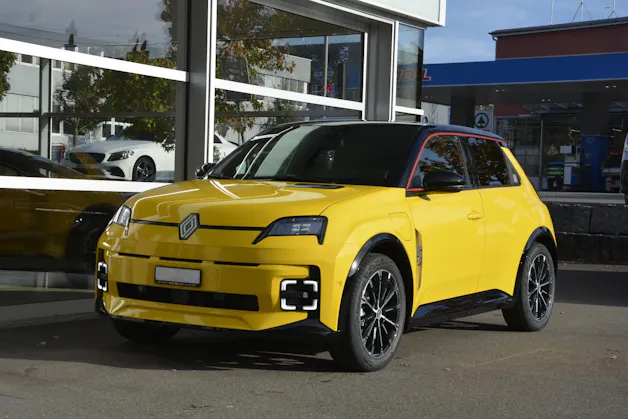 RENAULT R5 E-Tech Comfort Range iconic five