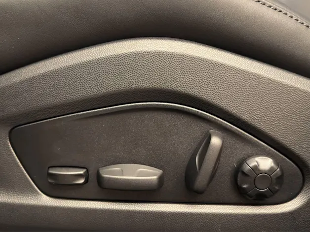 PORSCHE Macan 4