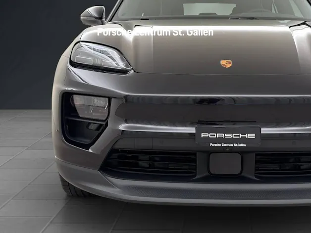 PORSCHE Macan 4
