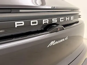 PORSCHE Macan 4