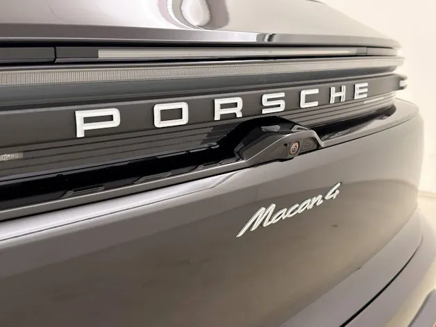 PORSCHE Macan 4