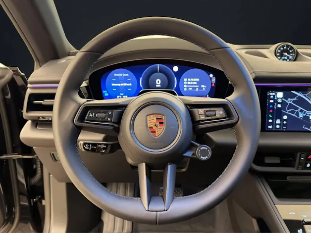 PORSCHE Macan 4