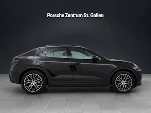 PORSCHE Macan 4