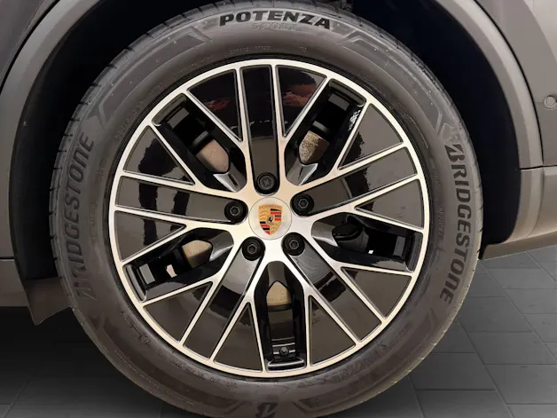 PORSCHE Macan 4
