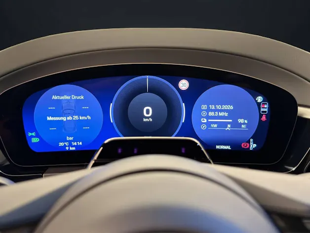 PORSCHE Macan 4