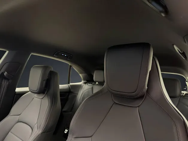 PORSCHE Macan 4