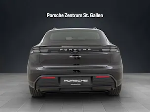 PORSCHE Macan 4