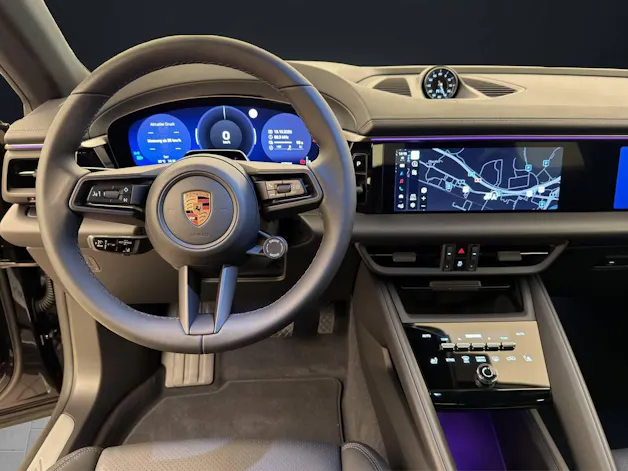 PORSCHE Macan 4