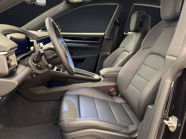 PORSCHE Macan 4