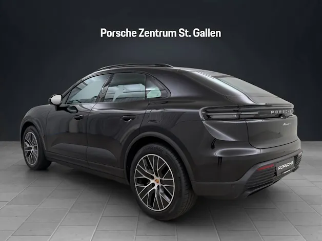 PORSCHE Macan 4