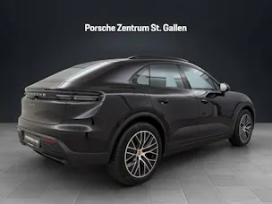 PORSCHE Macan 4