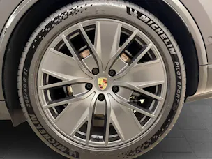 PORSCHE Macan GTS