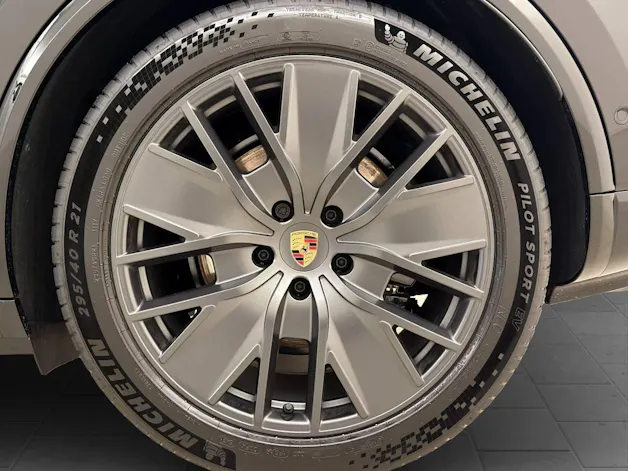 PORSCHE Macan GTS