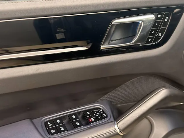 PORSCHE Cayenne E-Hybrid Coupé