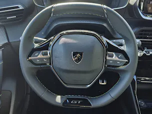 PEUGEOT 208 1.2 Hybrid 145 GT Exclusive