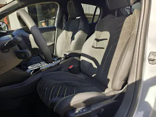 PEUGEOT 208 1.2 Hybrid 145 GT Exclusive