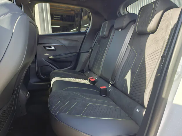 PEUGEOT 208 1.2 Hybrid 145 GT Exclusive