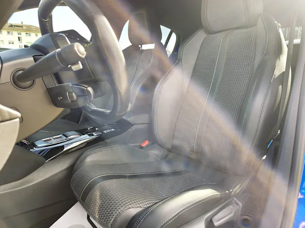 PEUGEOT 208 1.2 PureTech 130 GT