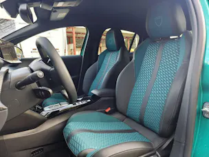 PEUGEOT 208 1.2 Hybrid Envy