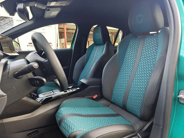 PEUGEOT 208 1.2 Hybrid Envy