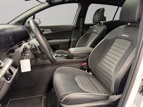 https://vehicle.imgix.net/4522659/1b8540c6-e6be-4408-a533-fd00b7e544ab.jpg