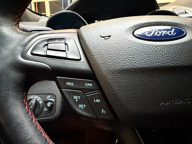 FORD Kuga 2.0 TDCi 150 ST-Line 2WD