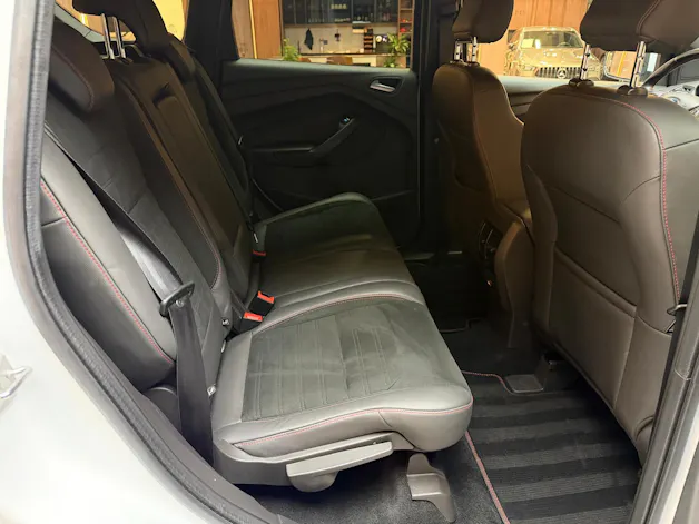 FORD Kuga 2.0 TDCi 150 ST-Line 2WD