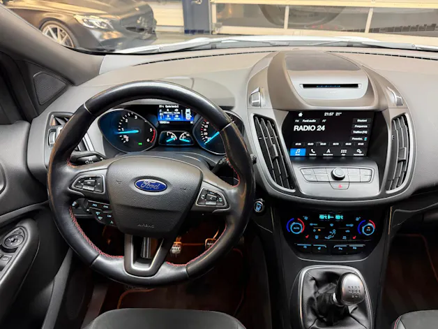 FORD Kuga 2.0 TDCi 150 ST-Line 2WD