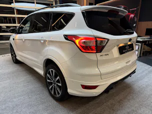 FORD Kuga 2.0 TDCi 150 ST-Line 2WD
