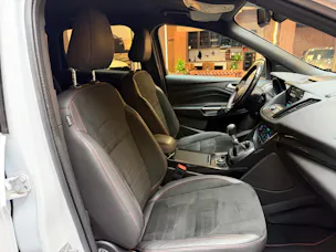 FORD Kuga 2.0 TDCi 150 ST-Line 2WD