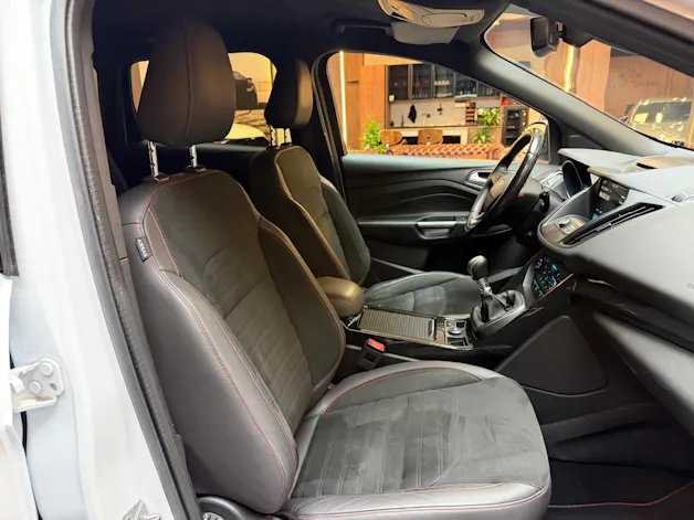 FORD Kuga 2.0 TDCi 150 ST-Line 2WD