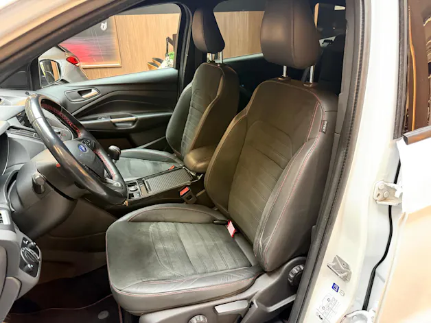 FORD Kuga 2.0 TDCi 150 ST-Line 2WD