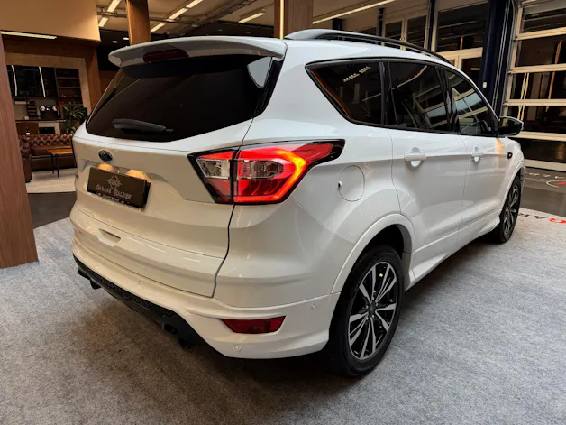 FORD Kuga 2.0 TDCi 150 ST-Line 2WD