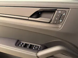 PORSCHE Cayenne E-Hybrid Black Edition