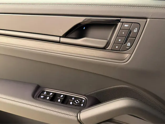 PORSCHE Cayenne E-Hybrid Black Edition