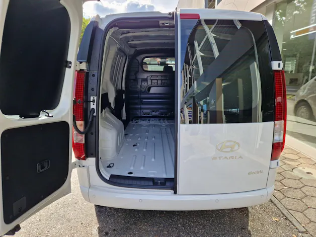 HYUNDAI Staria Cargo 84 kWh Amplia