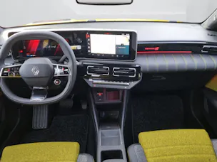 RENAULT R5 E-Tech Comfort Range iconic five