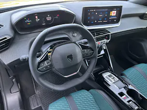 PEUGEOT 2008 1.2 Hybrid 145 Envy