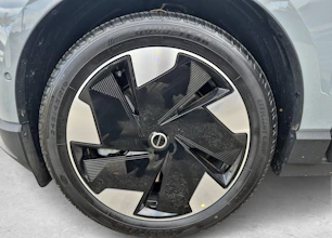 https://vehicle.imgix.net/4523573/8f27b3ec-c13f-44bf-ab1b-0131e237cea2.jpg