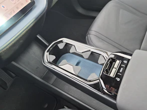 https://vehicle.imgix.net/4523573/d0165f30-1596-458b-af5b-d135be86ac10.jpg