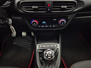https://vehicle.imgix.net/4523670/5f2d9524-6d4b-4f3e-a5a2-5dc3e93bbea6.jpg