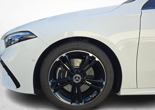 MERCEDES-BENZ A 220 4MATIC AMG Line