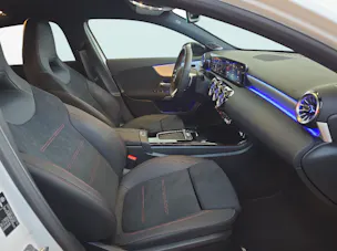 MERCEDES-BENZ A 220 4MATIC AMG Line