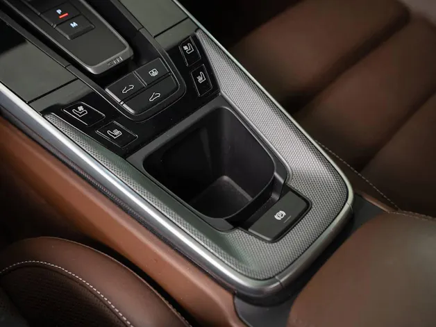 PORSCHE 911 Carrera 4S