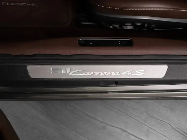 PORSCHE 911 Carrera 4S