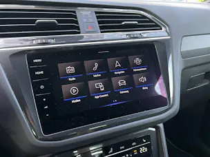 VW Tiguan 2.0 TSI R DSG*AHK*Leder*Schiebedach*Akrapovic*