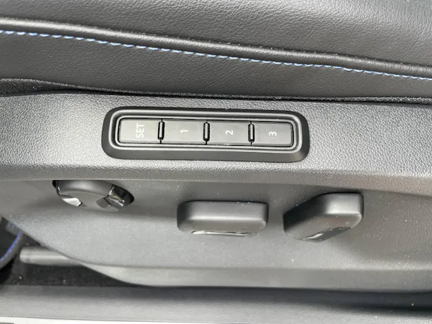 VW Tiguan 2.0 TSI R DSG*AHK*Leder*Schiebedach*Akrapovic*