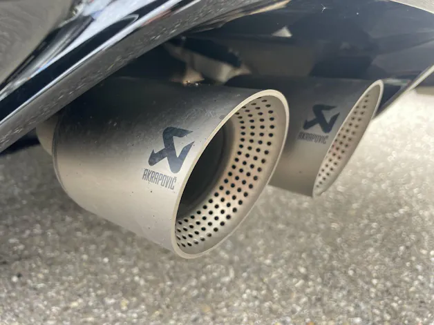 VW Tiguan 2.0 TSI R DSG*AHK*Leder*Schiebedach*Akrapovic*
