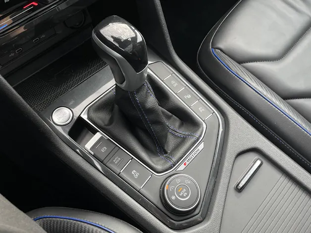 VW Tiguan 2.0 TSI R DSG*AHK*Leder*Schiebedach*Akrapovic*